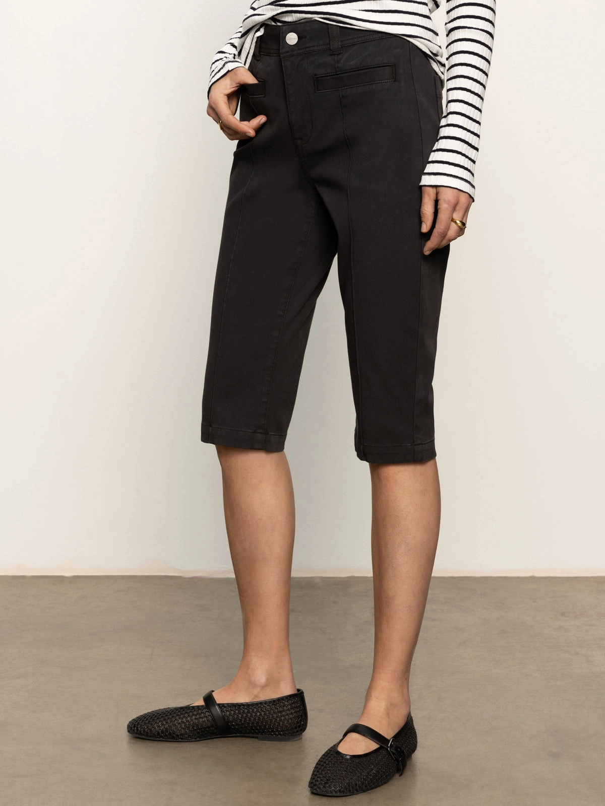 Sculpted Decks High Rise Capri Pant Black hypoallergenic material Snag Resistant Surface