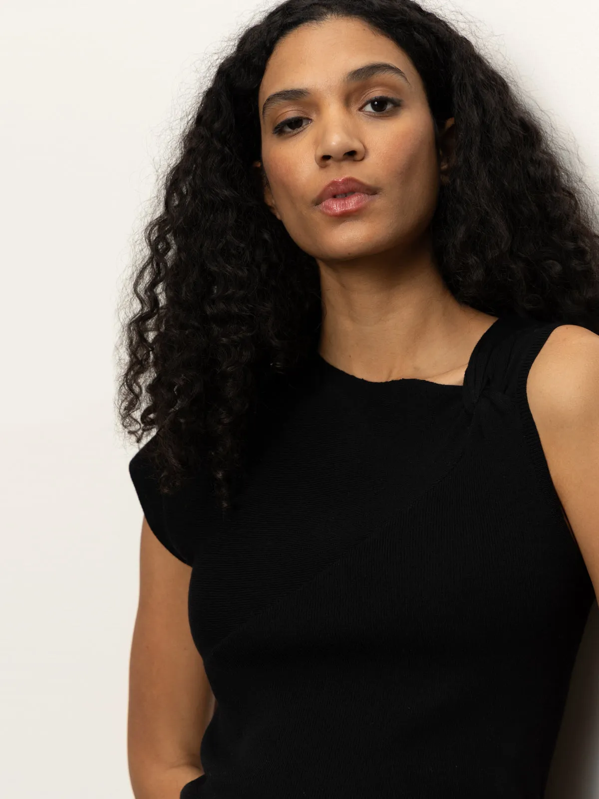 MultiFunctional Pocket Placement Shoulder Twist Top Black