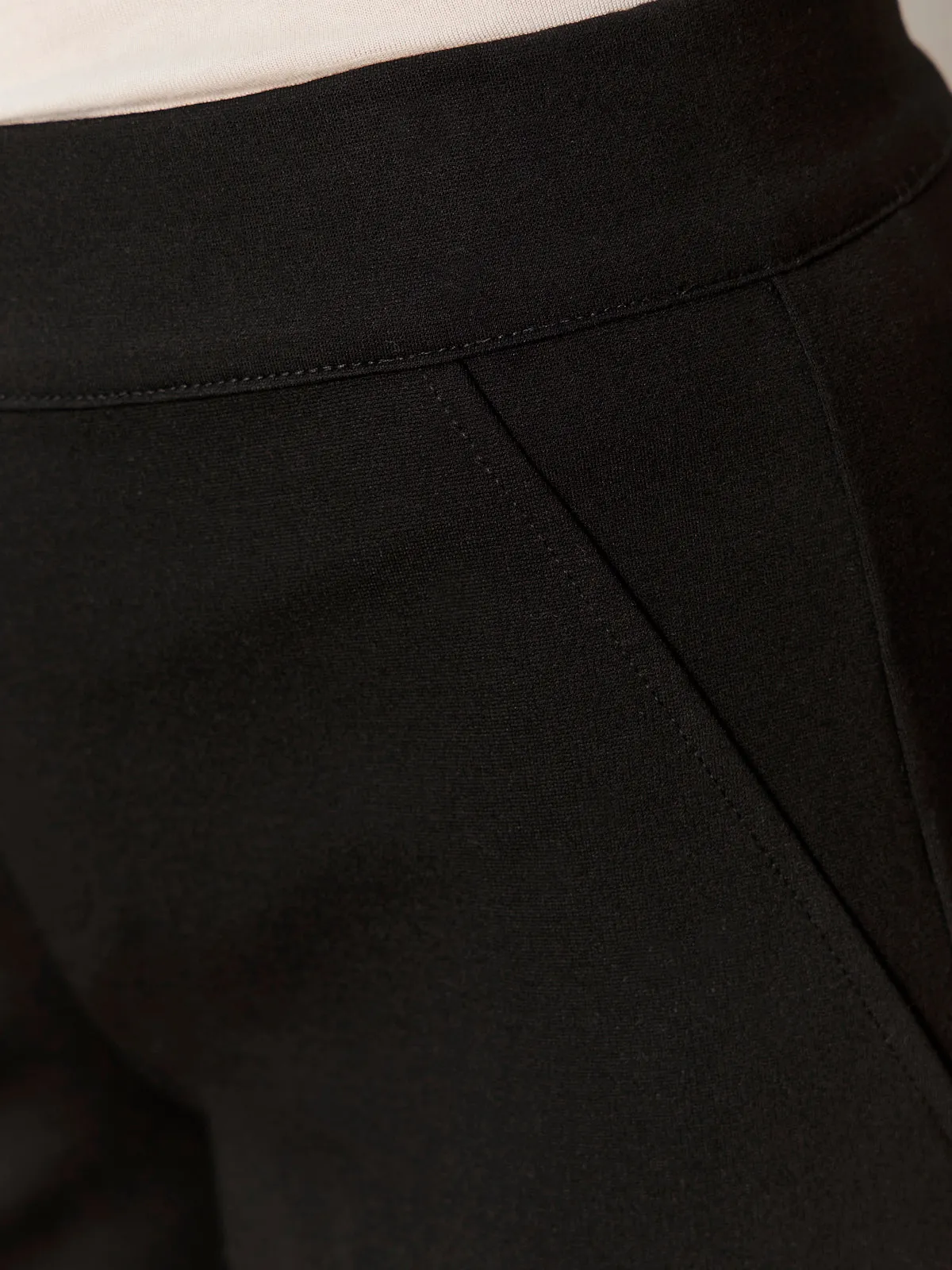 HiddenPockets No Gap Waist Construction Runway Wide Leg Legging Black