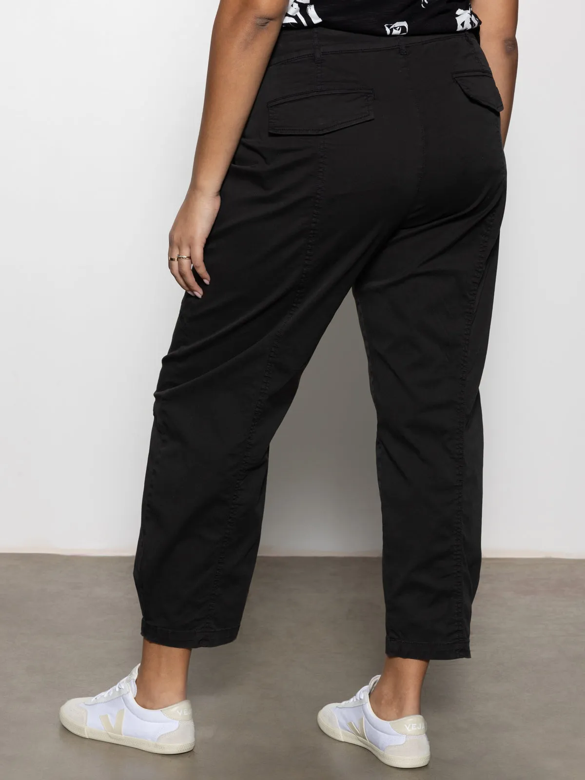 Stretch Comfort Sahara Tapered Standard Rise Pant Black Extended Sizing