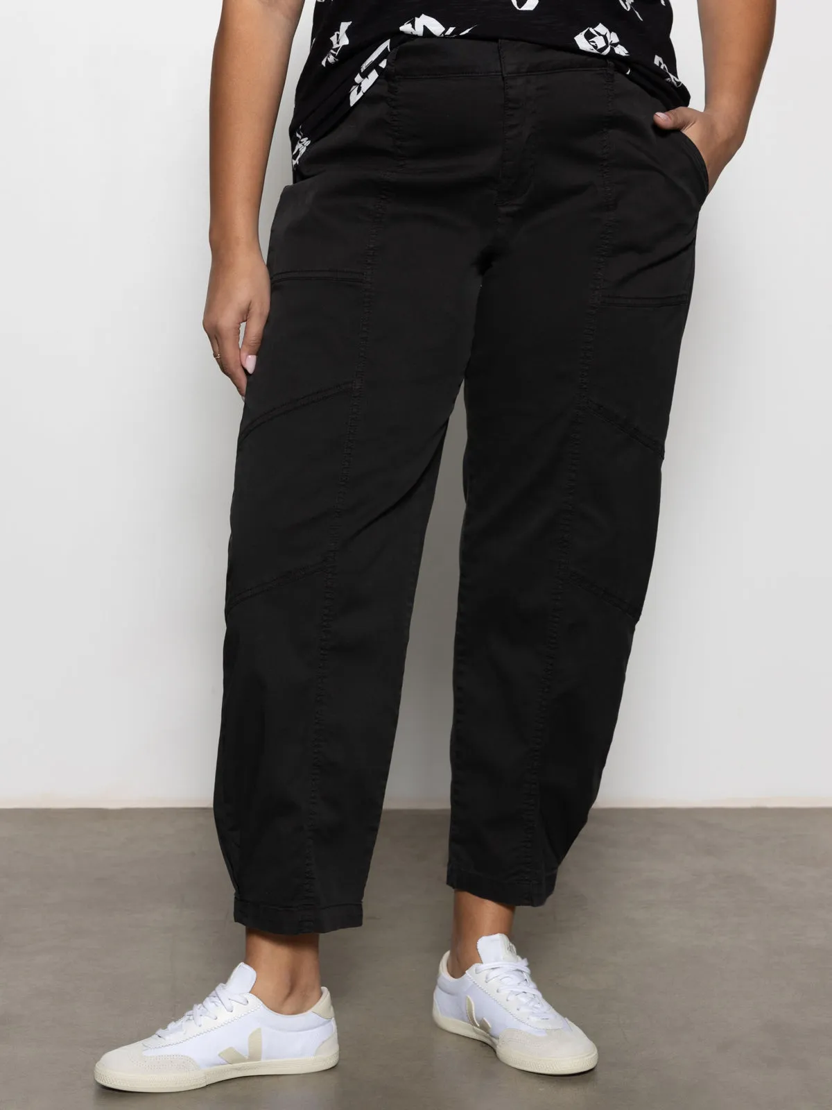 Breathable Lining Sahara Tapered Standard Rise Pant Black Extended Sizing