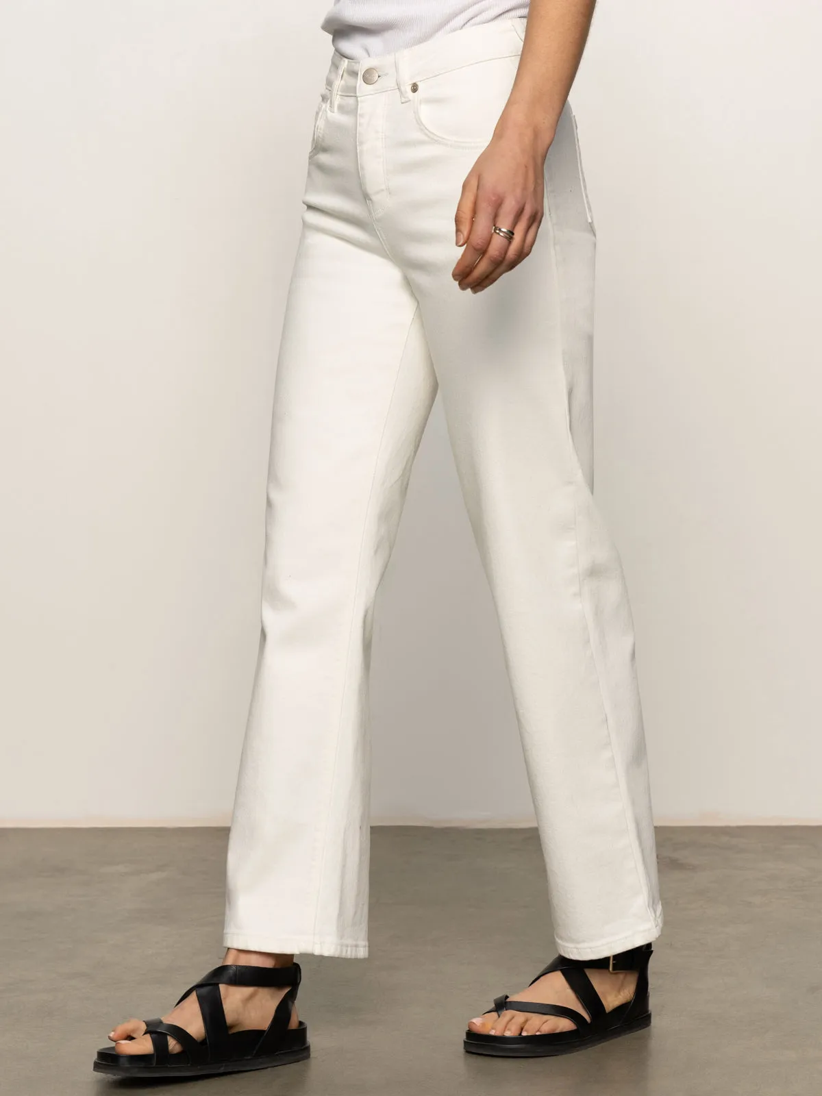 Comfortable Leg Soleil 90's Straight High Rise Jeans White