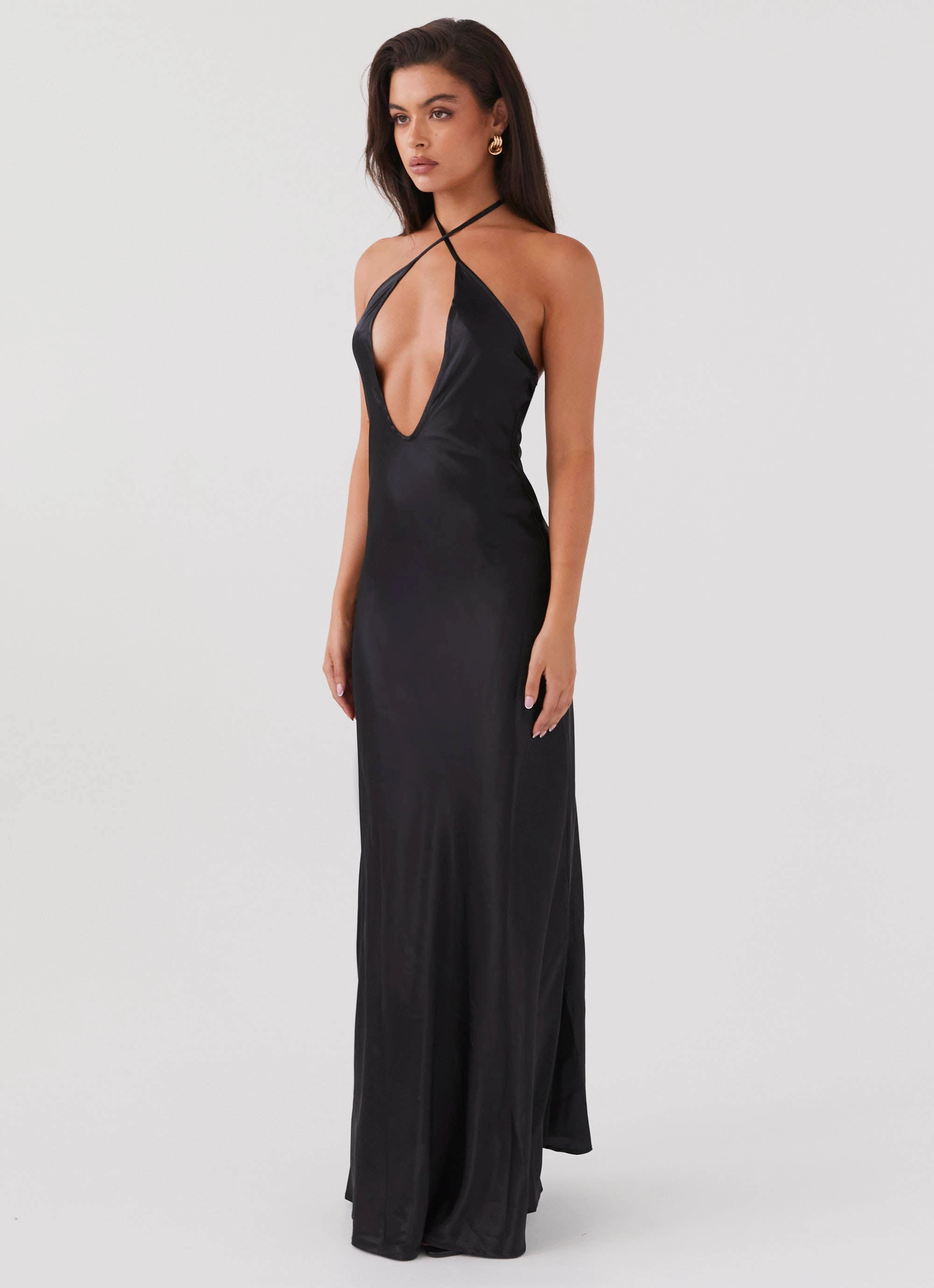 Noir Symphony Maxi Dress - Black Calm Finish Vibrant Look
