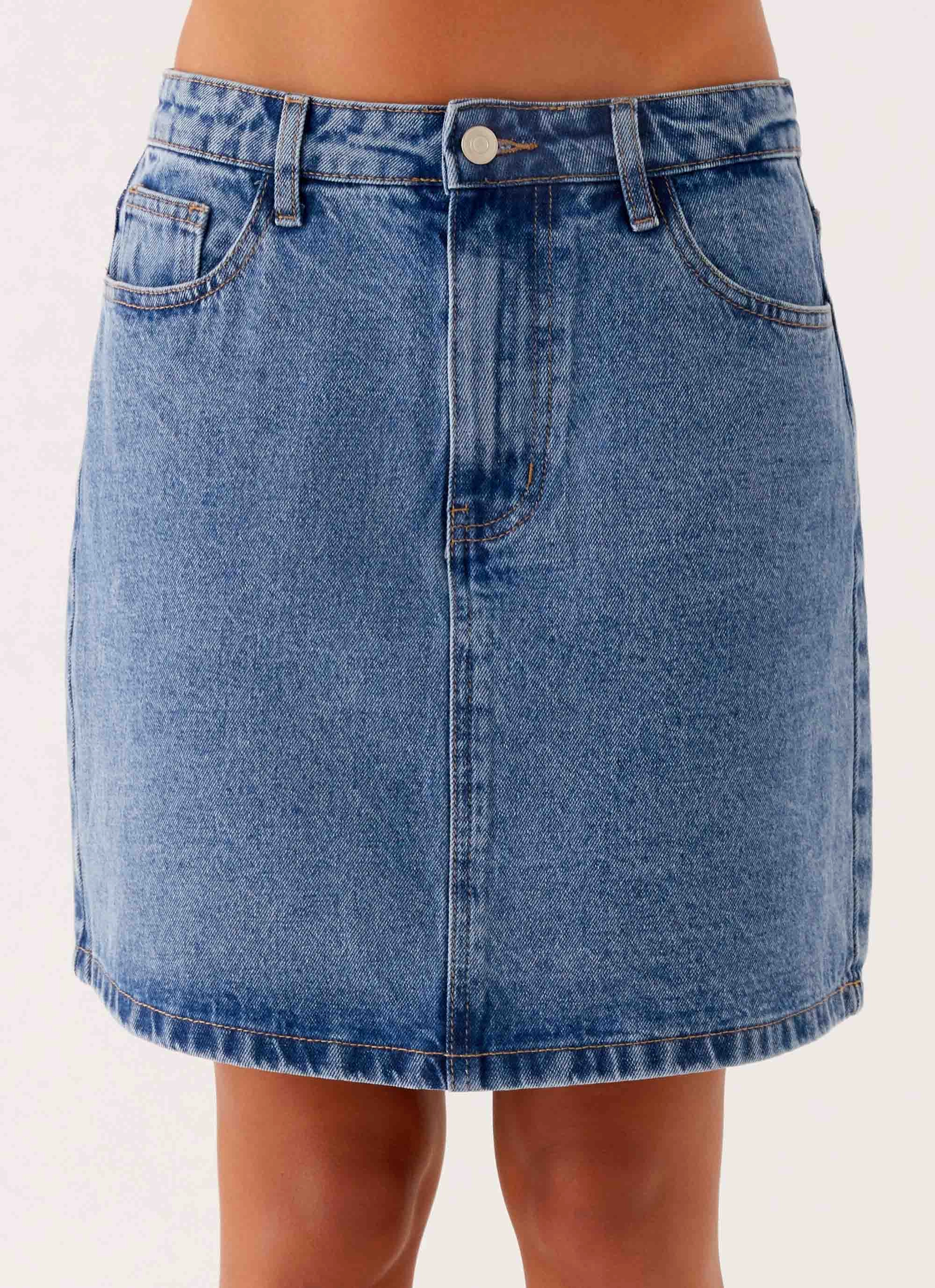 Stella Low Rise Mini Skirt - Blue Refined Mood Subtle Look