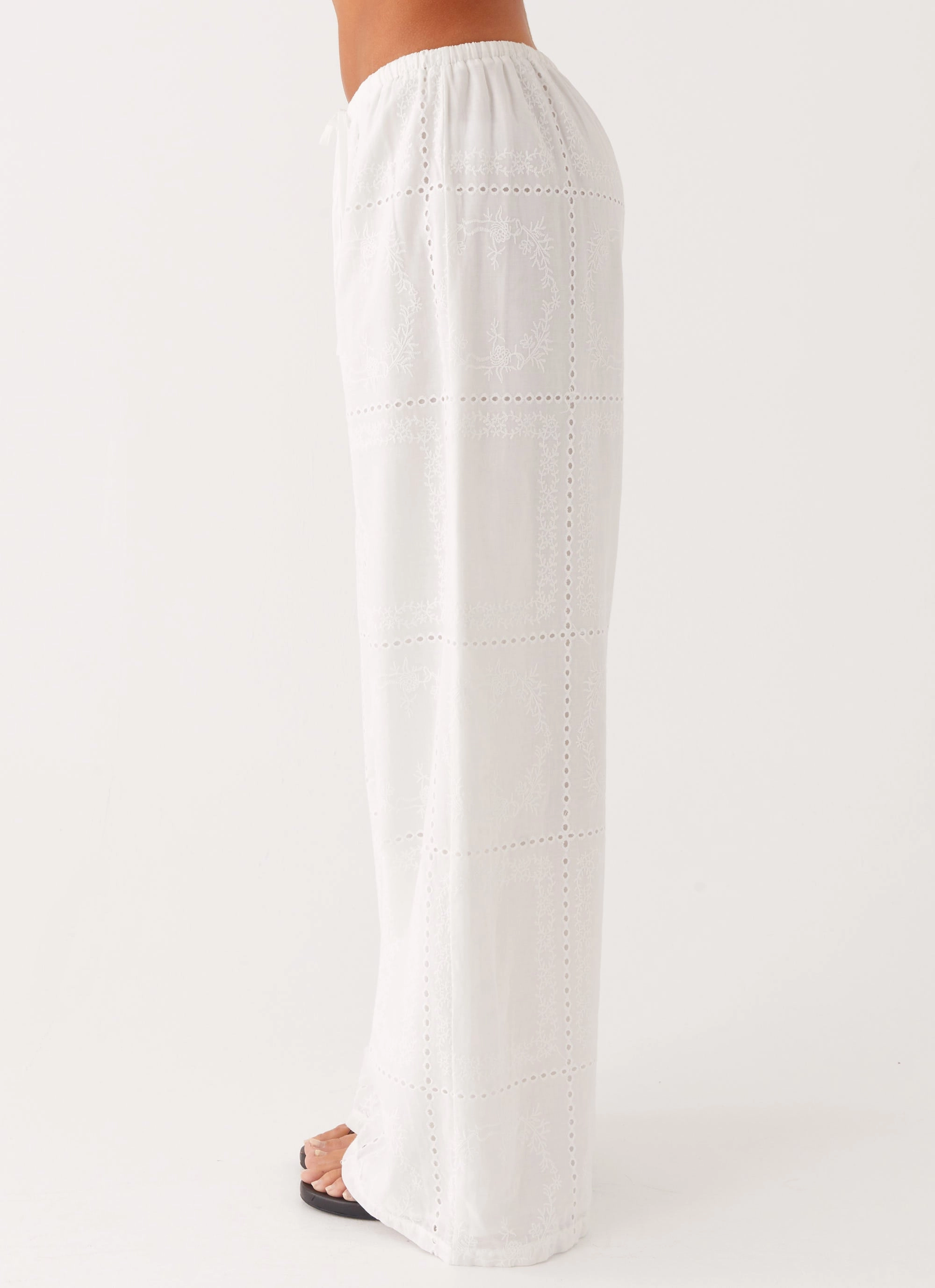 Dynamic Fit Bille Low Rise Pants - White