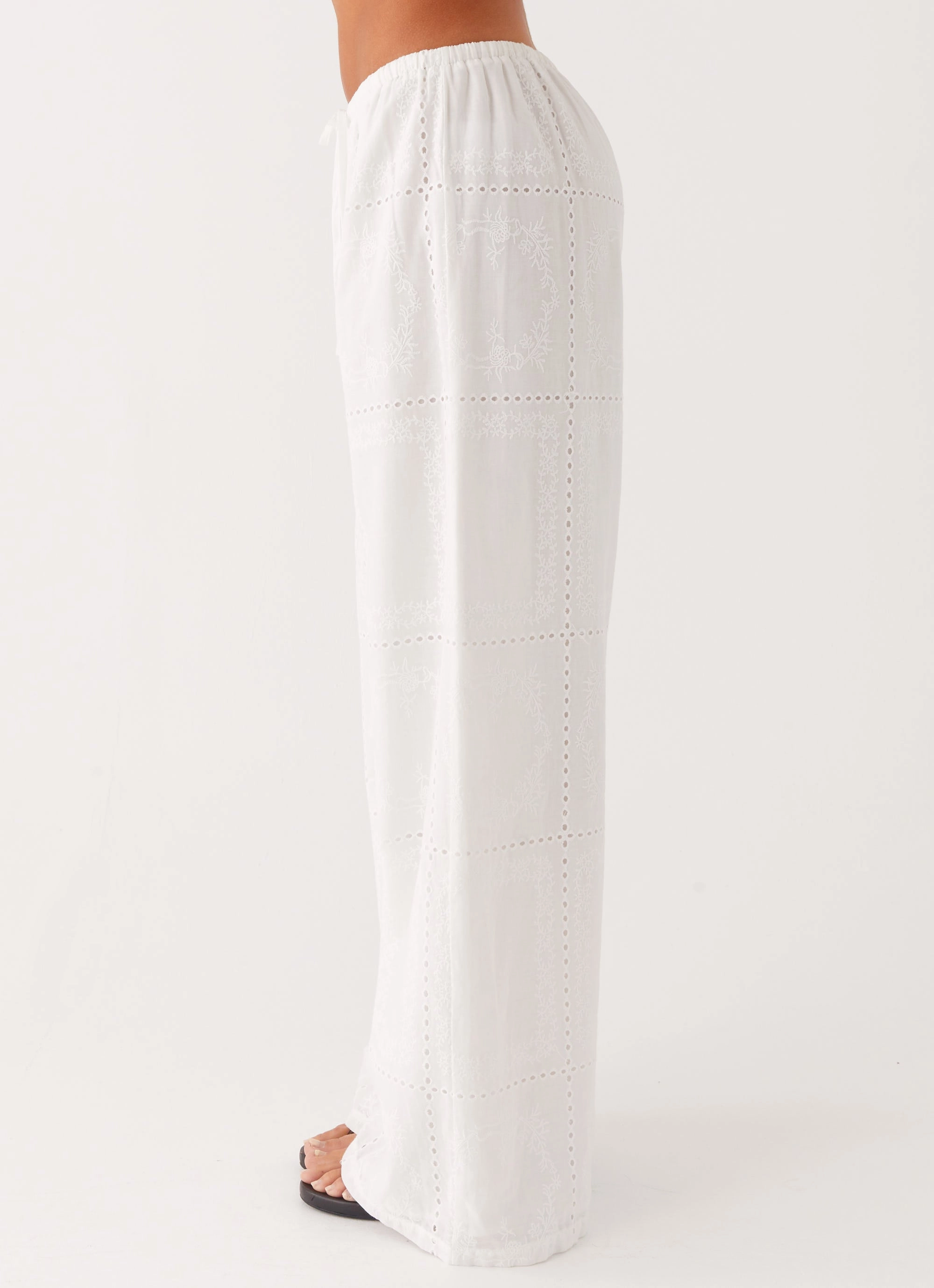 Solid shade Flexible Fabric Bille Low Rise Pants - White