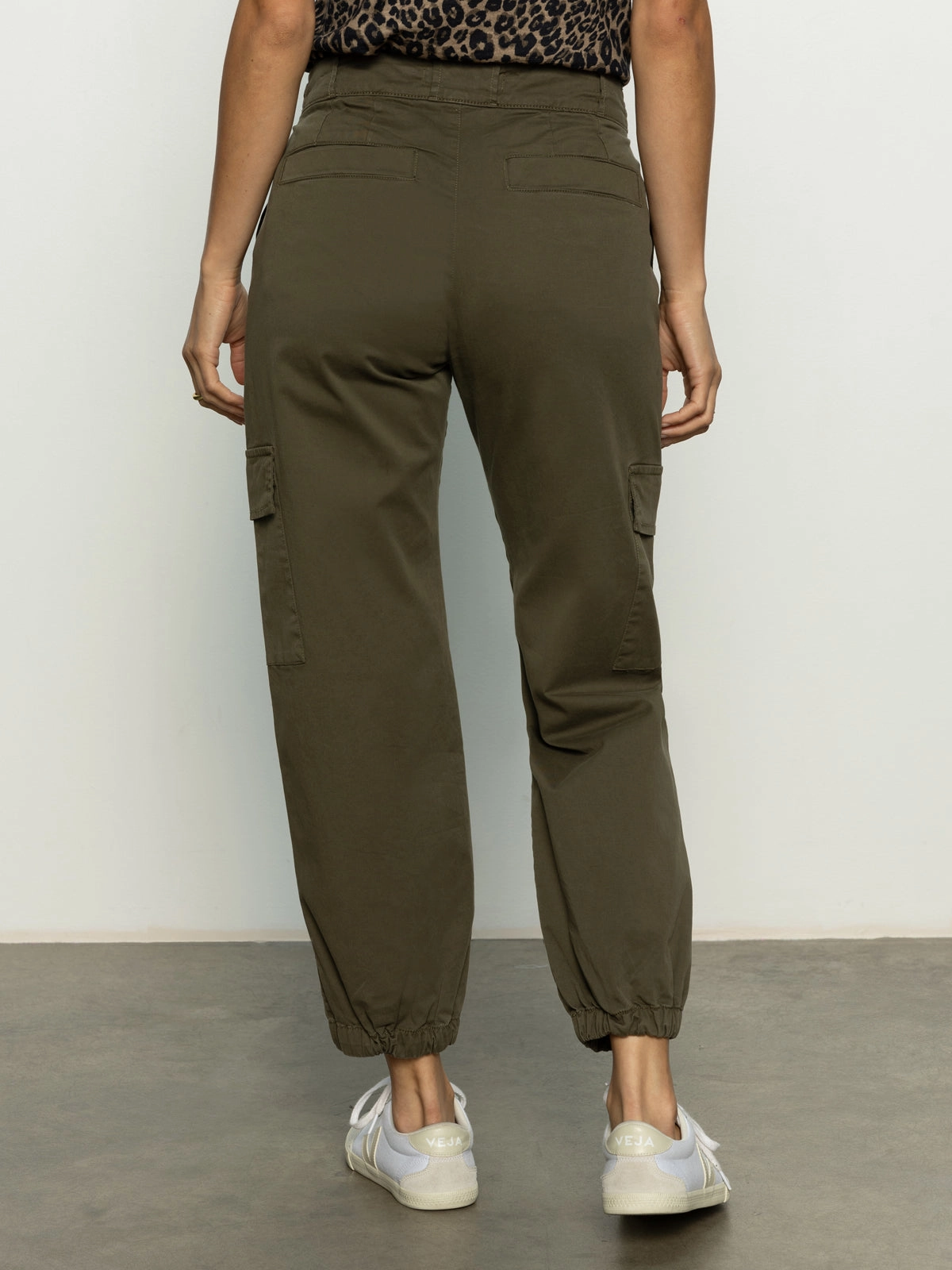 Anti Static Weave Technology Take Over Jogger Mid-Rise Pant Kalamata