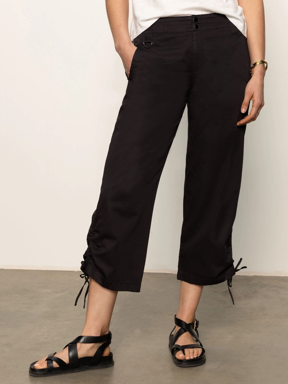 Utility High Rise Capri Pant Black Sporty Design