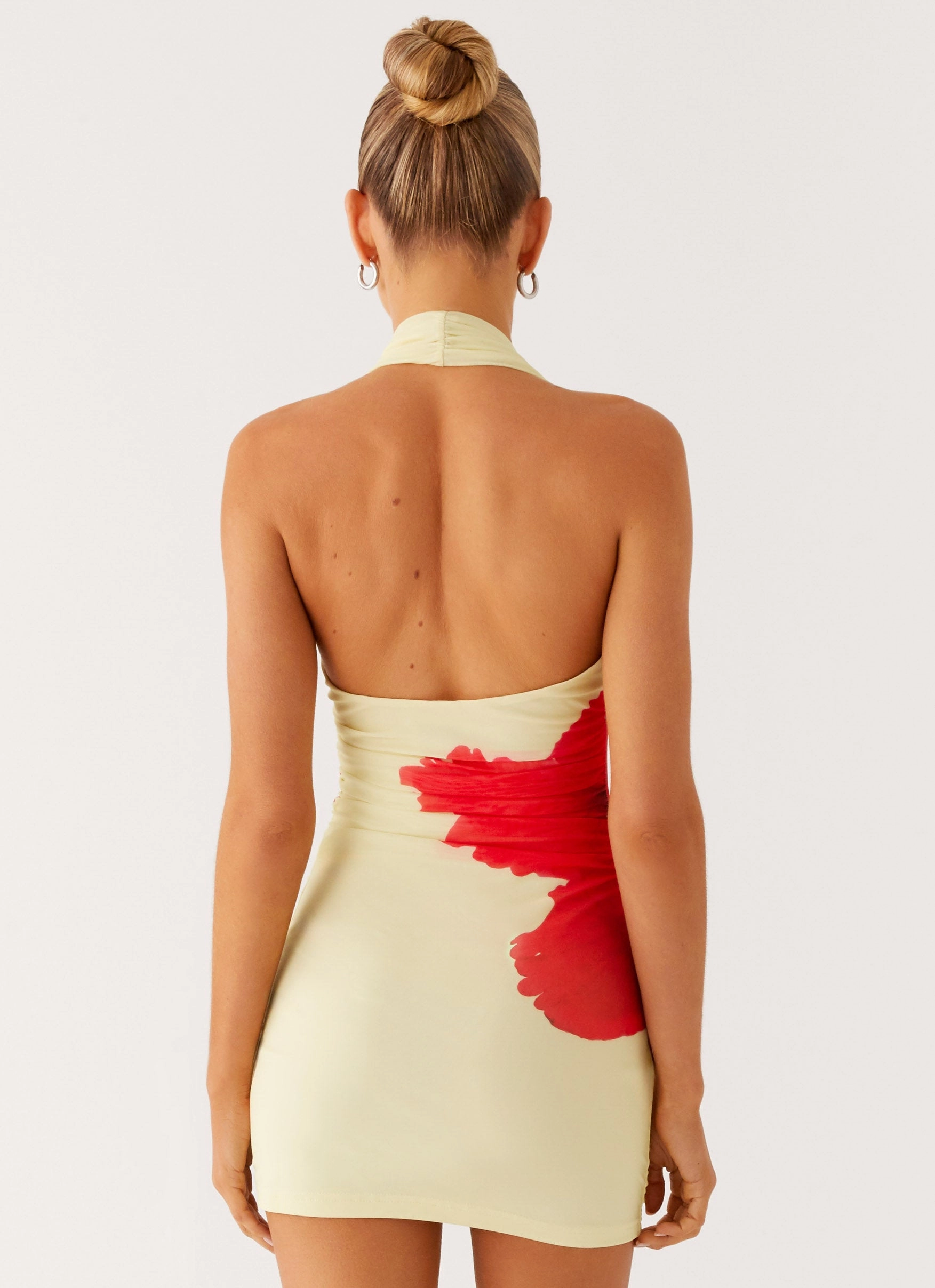 understated look Know You Better Mini Dress - Scarlet Floral