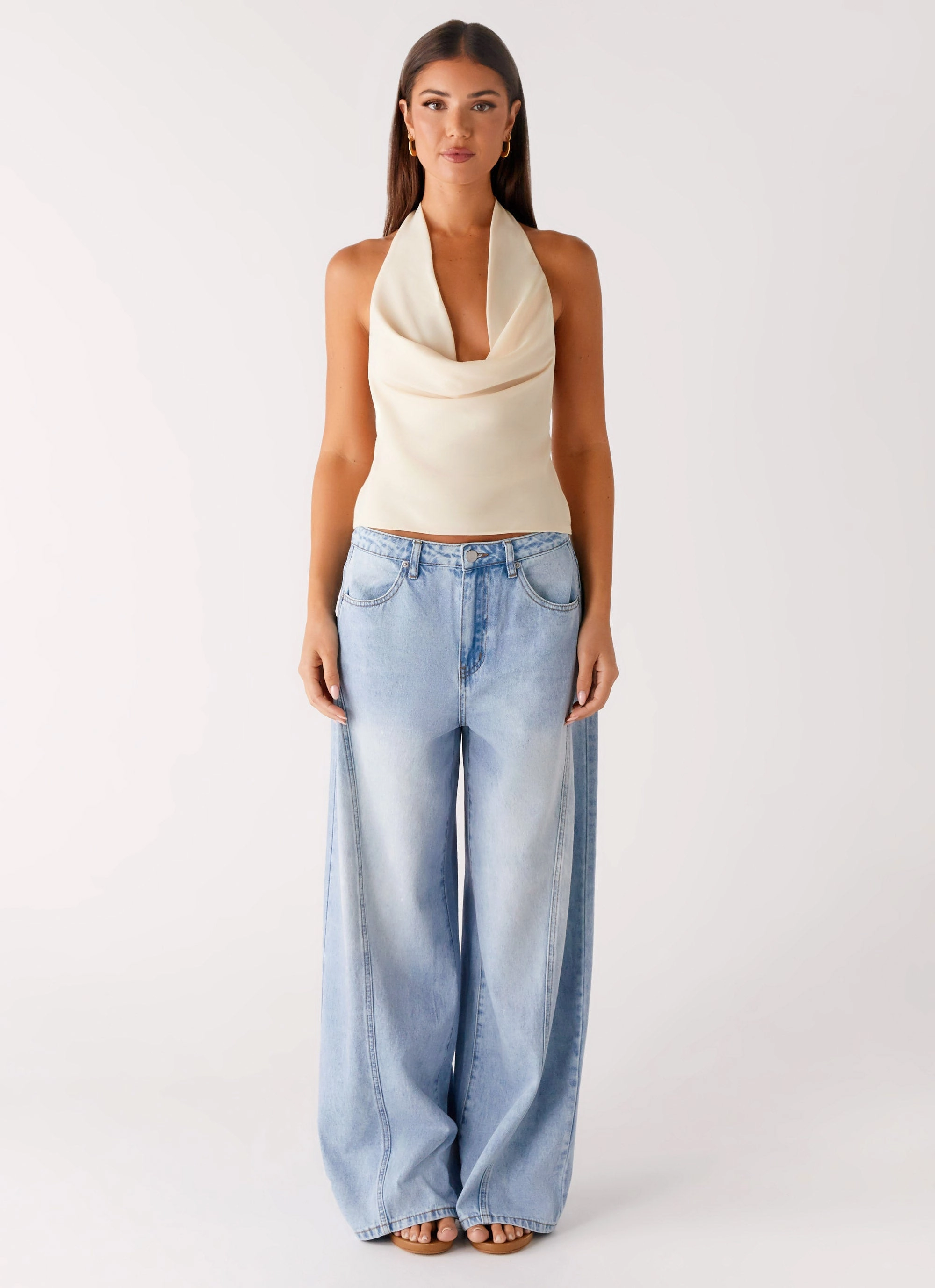 Timeless Wide Leg Jeans - Bleached Blue Modern Appeal