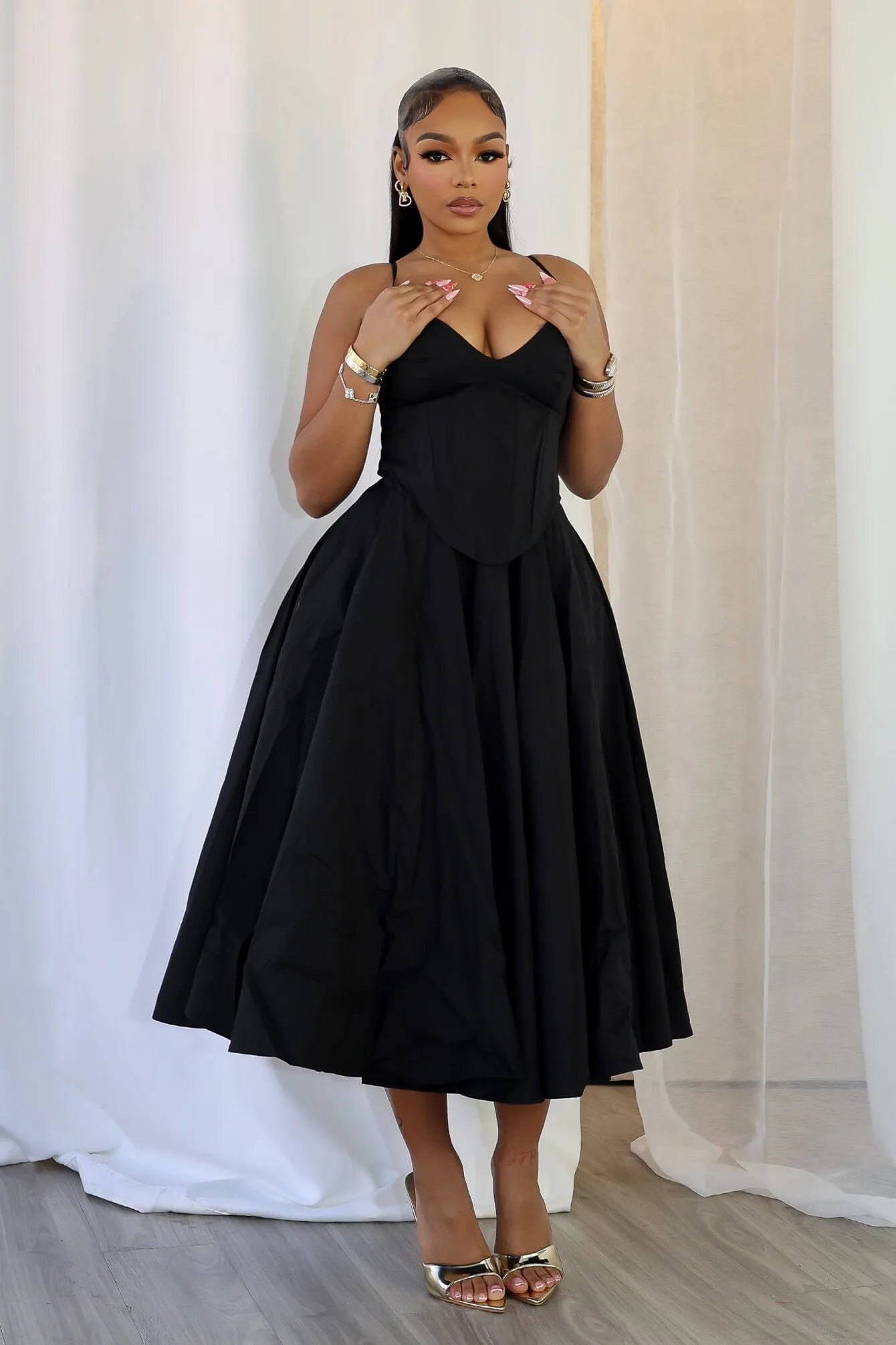 Comfort and Elegance Voluminous Poplin Corset Midi Dress