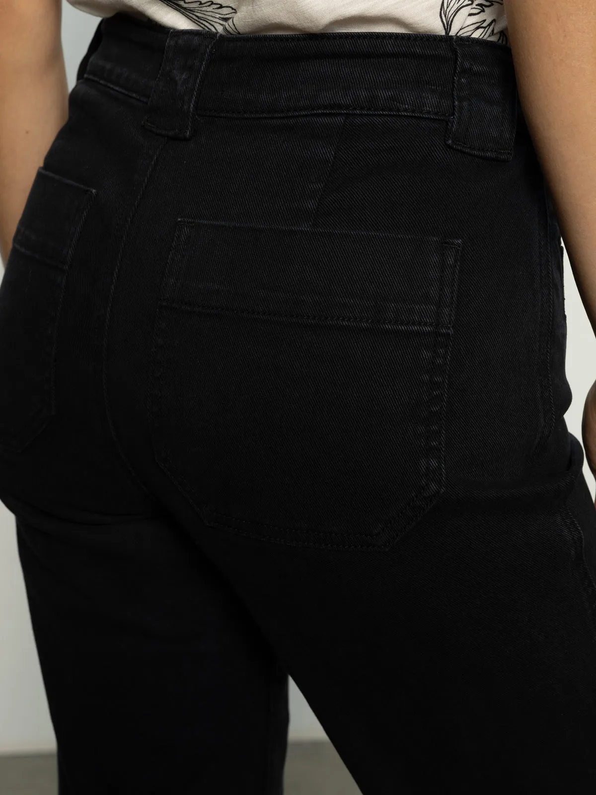 Voyage Standard High Rise Crop Pant Black Relaxed Style