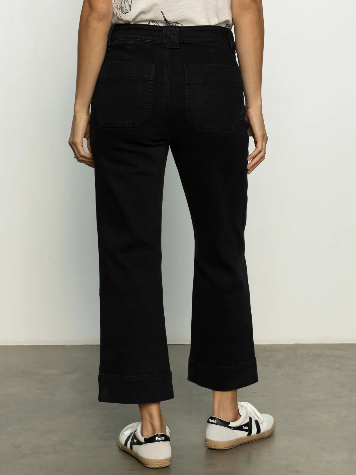 Quick Flex Vintage Wash Voyage Standard High Rise Crop Pant Black