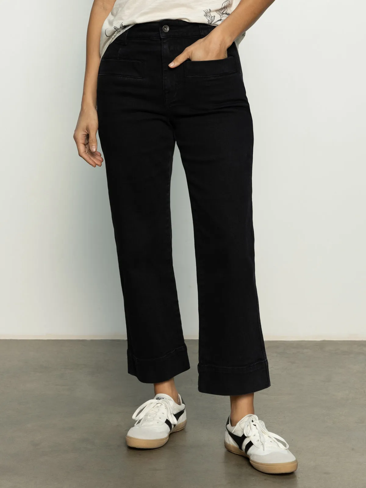 Voyage Standard High Rise Crop Pant Black Sleek Look Freedom Motion