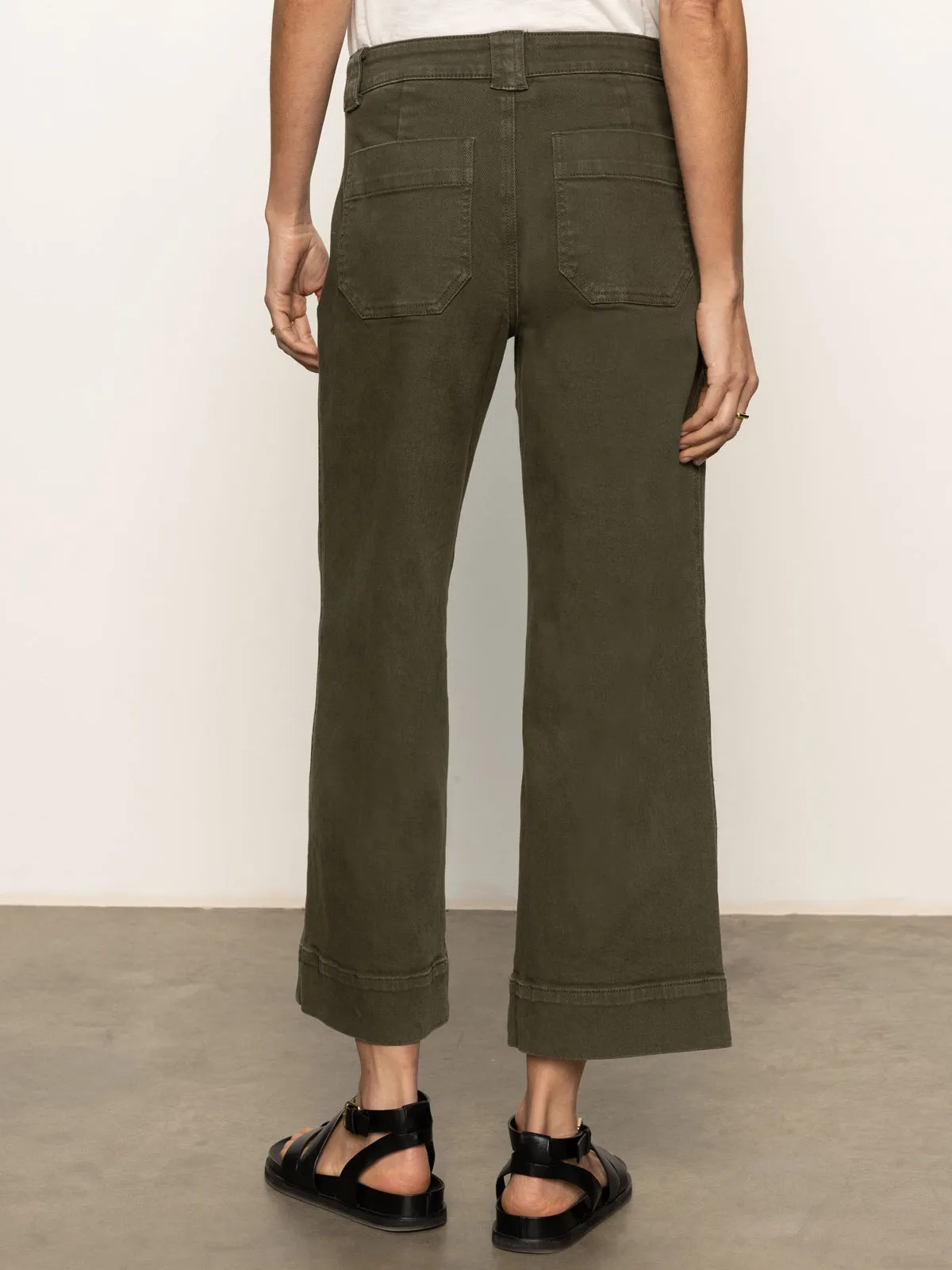 Voyage Standard High Rise Crop Pant Kalamata Minimal Look