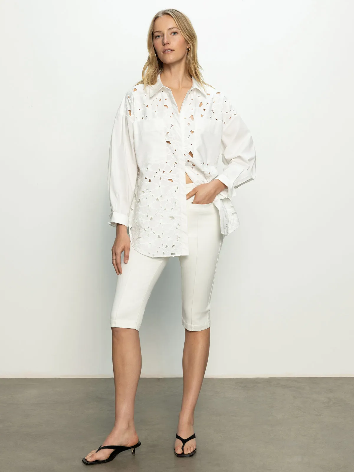 Anti Pilling Fabric Comfy Look Sculpted Decks High Rise Capri Pant Bleached White