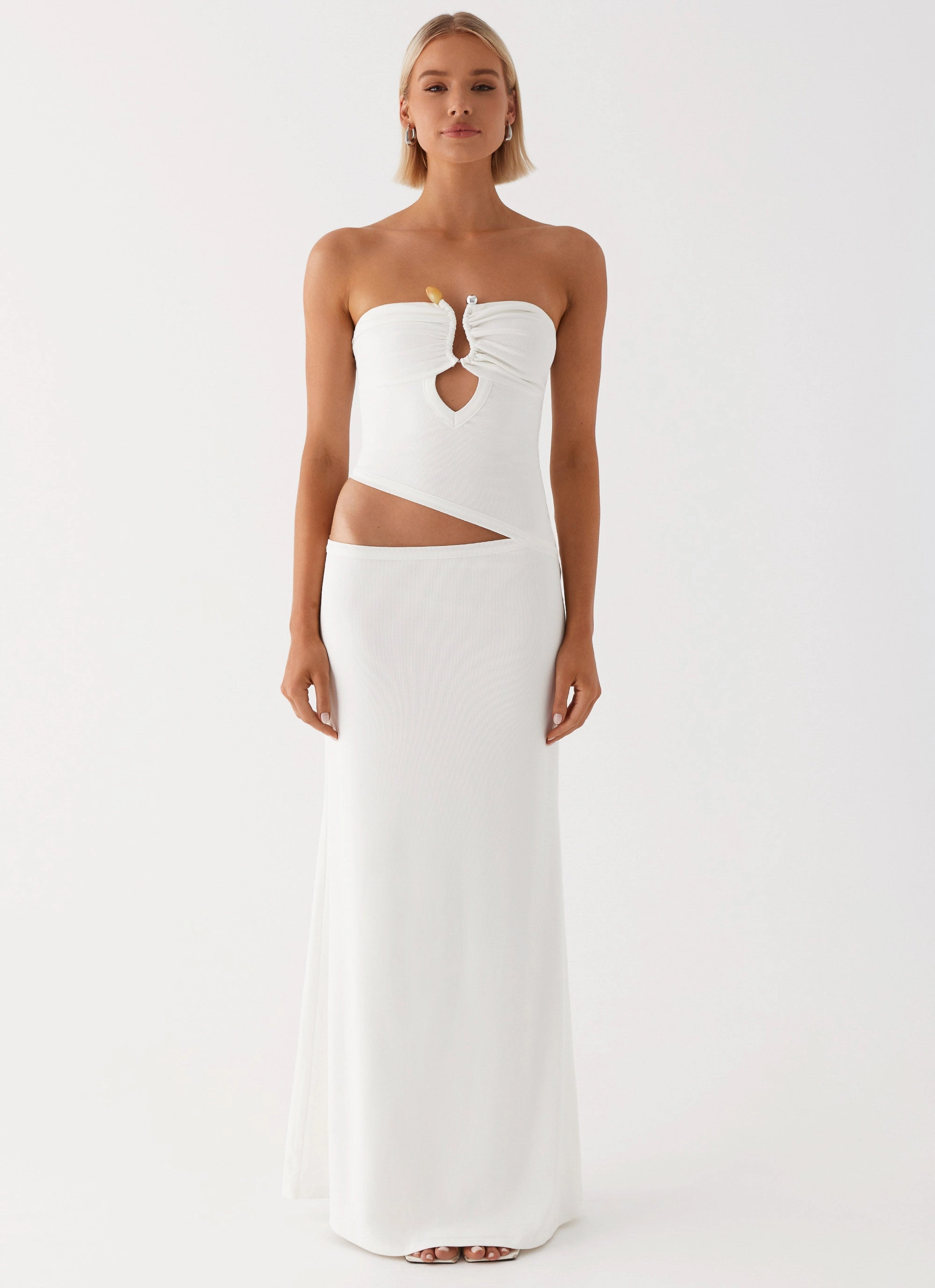Climate-Adaptive Smart Casual Wild Roses Maxi Dress - White