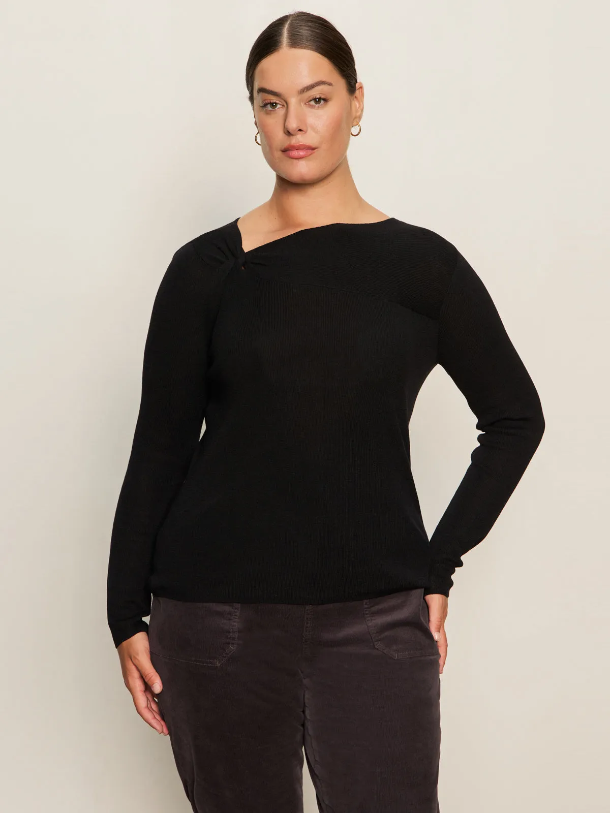 Long Sleeve Shoulder Twist Top Black Extended Sizing ClassicCrewNeck Breathable fabric